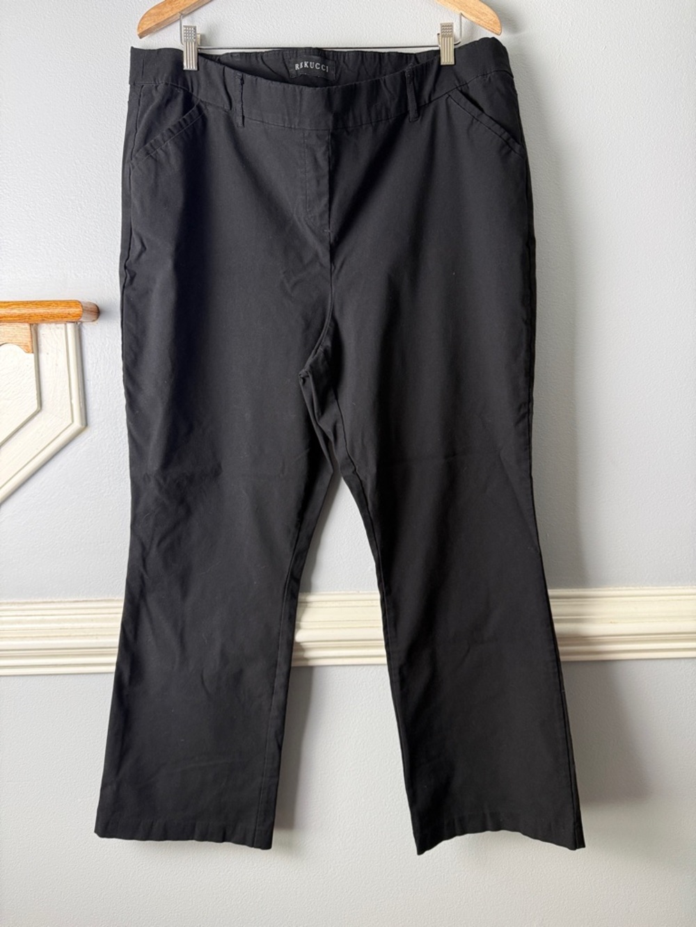 Renuar Women's Black Straight-Leg Pants
